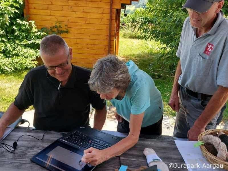 BLOG_Frauen-Männer-vor-dem-Laptop